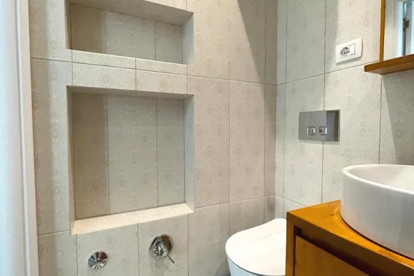 Shtepi me qera Apartament ne Tirane, 1+1, Mobilimi E mobiluar, Pagesa 1,300  Euro.