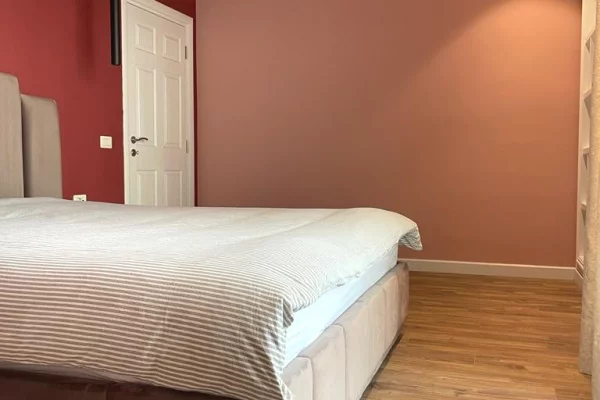 Shtepi me qera Apartament ne Tirane, 1+1, Mobilimi E mobiluar, Pagesa 1,300  Euro.