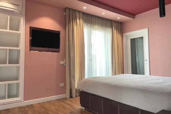 Shtepi me qera Apartament ne Tirane, 1+1, Mobilimi E mobiluar, Pagesa 1,300  Euro.