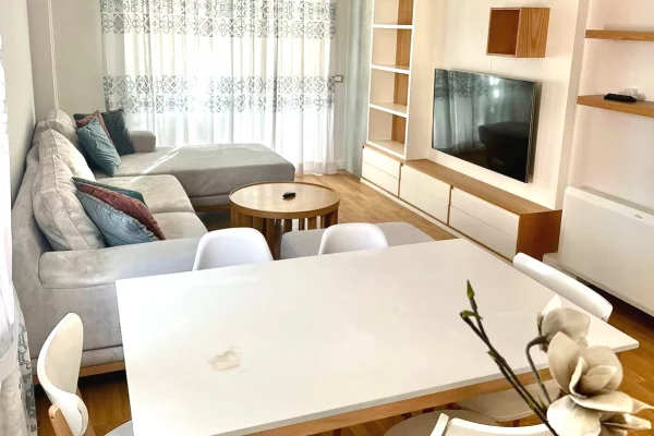 JEPET ME QERA 3+1+2 TUALETE +2 PARKIME NE KOMUNE TE PARISIT PRANE KRISTAL CENTER