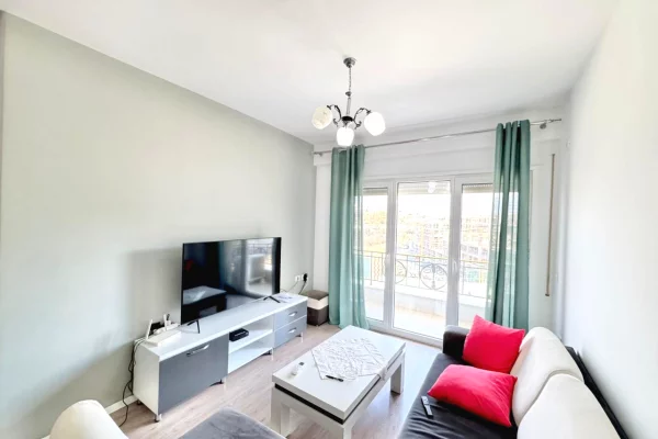 Shtepi ne shitje Apartament ne Tirane, 2+1, Mobilimi Pjeserisht e mobiluar, Pagesa 250,000  Euro.