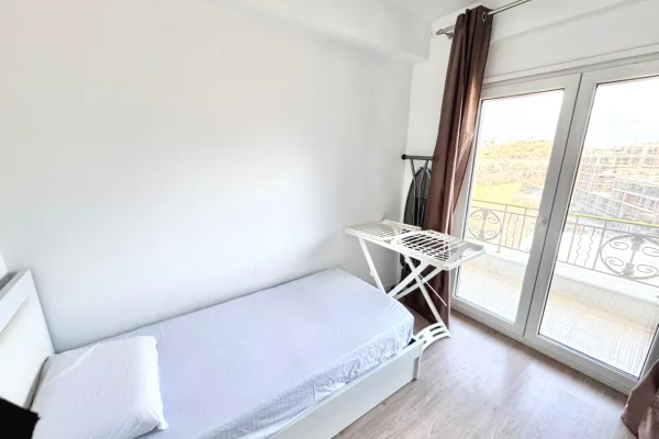Shtepi ne shitje Apartament ne Tirane, 2+1, Mobilimi Pjeserisht e mobiluar, Pagesa 250,000  Euro.