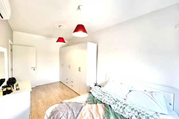 Shtepi ne shitje Apartament ne Tirane, 2+1, Mobilimi Pjeserisht e mobiluar, Pagesa 250,000  Euro.