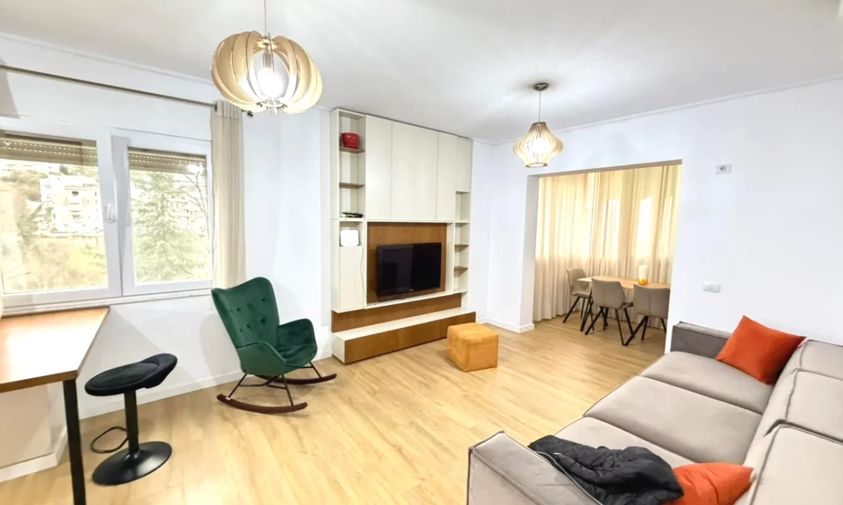 Shtepi me qera Apartament ne Tirane, 2+1, Mobilimi E mobiluar, Pagesa 650  Euro.