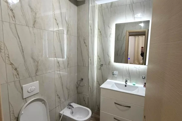 Shtepi me qera Apartament ne Tirane, 2+1, Mobilimi E mobiluar, Pagesa 650  Euro.