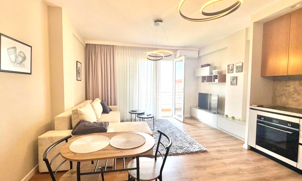 Appartamento in affitto a Tirana 1+1, Arredato