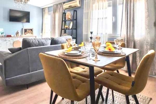 APARTAMENT ME QERA 1+1 RRUGA E BARRIKADAVE