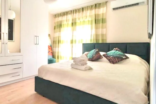 Shtepi me qera Apartament ne Tirane, 1+1, Mobilimi E mobiluar, Pagesa 80,000  Leke.