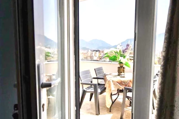 Shtepi me qera Apartament ne Tirane, 1+1, Mobilimi E mobiluar, Pagesa 80,000  Leke.