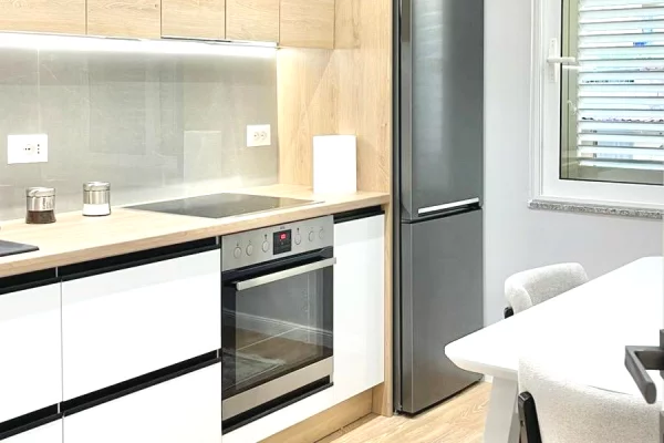 APARTAMENT 1+1 NE ZONEN E ISH BLLOKUT PRANE LIBRIT UNIVERSITAR