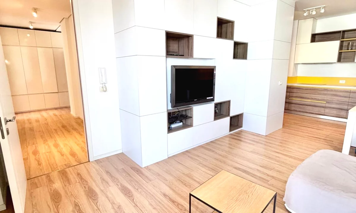 Appartamento in affitto a Tirana 2+1, Arredato