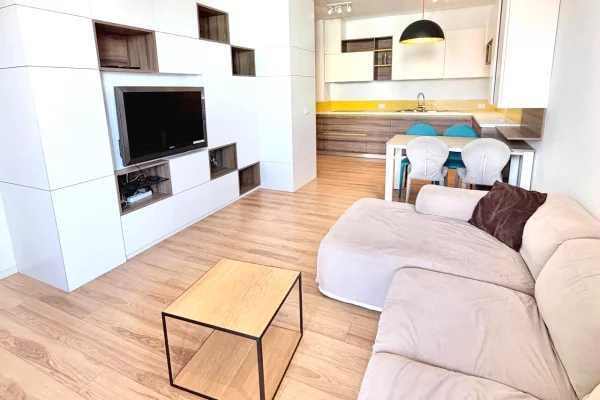 Appartamento in affitto a Tirana 2+1, Arredato