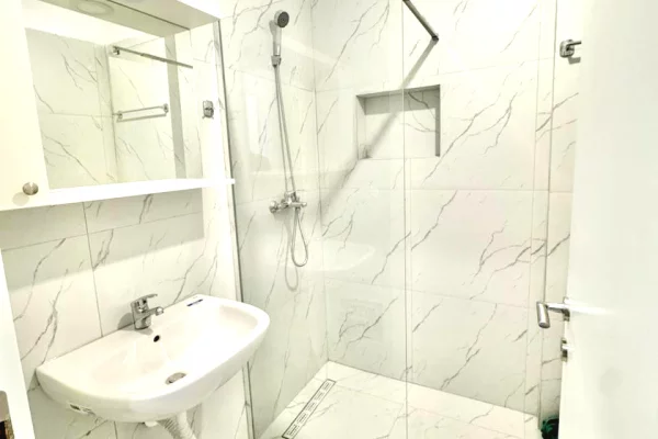 Shtepi me qera Apartament ne Tirane, 1+1, Mobilimi E mobiluar, Pagesa 60,000  Leke.