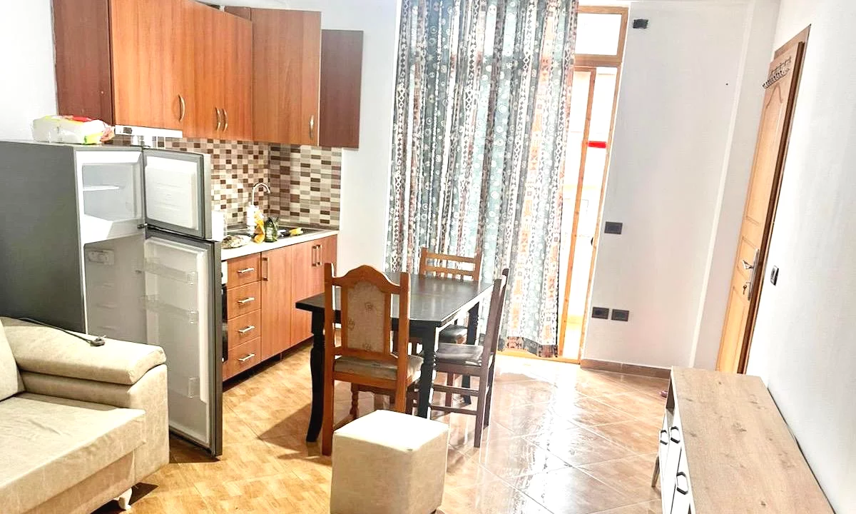 Shtepi me qera Apartament ne Tirane, 1+1, Mobilimi E mobiluar, Pagesa 35,000  Leke.