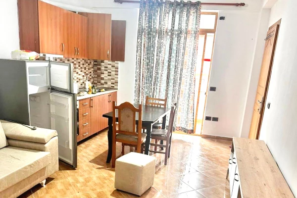 Shtepi me qera 1+1 ne Tirane - 35,000 Leke