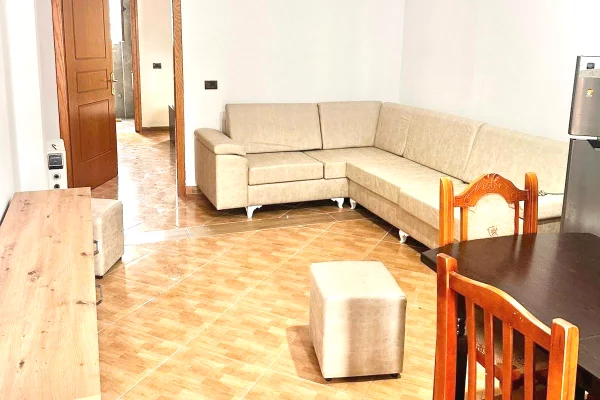 Shtepi me qera Apartament ne Tirane, 1+1, Mobilimi E mobiluar, Pagesa 35,000  Leke.