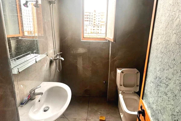 Shtepi me qera Apartament ne Tirane, 1+1, Mobilimi E mobiluar, Pagesa 35,000  Leke.