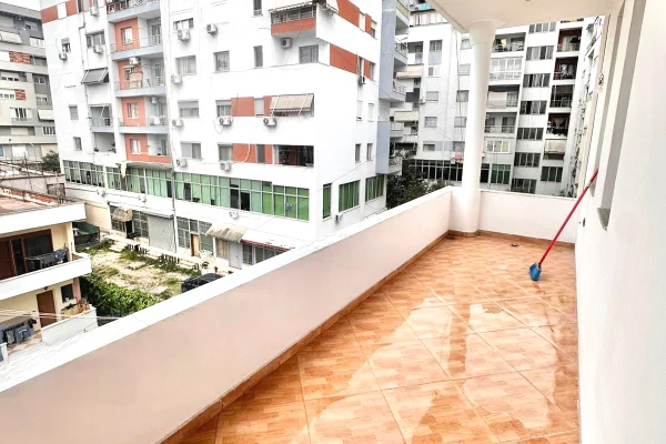 Shtepi me qera Apartament ne Tirane, 1+1, Mobilimi E mobiluar, Pagesa 35,000  Leke.