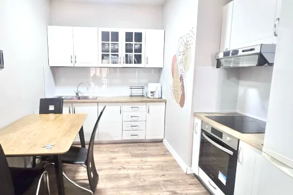 APARTAMENT ME QERA 2+1+2 MBRAPA QENDRES GLOBE