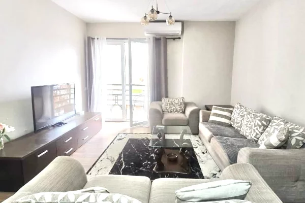 Shtepi me qera Apartament ne Tirane, 2+1, Mobilimi E mobiluar, Pagesa 65,000  Leke.