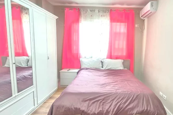 Shtepi me qera Apartament ne Tirane, 2+1, Mobilimi E mobiluar, Pagesa 65,000  Leke.