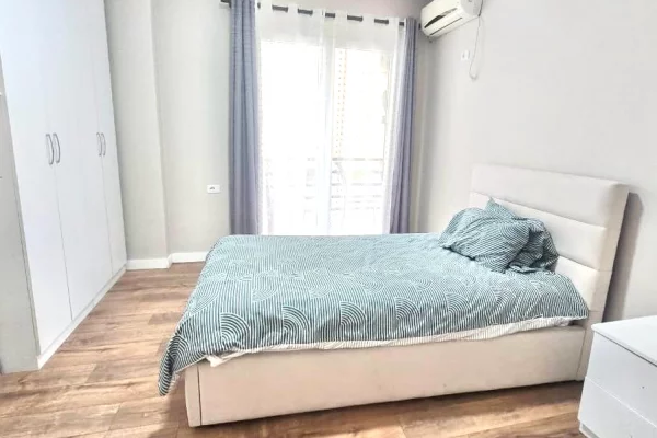 Shtepi me qera Apartament ne Tirane, 2+1, Mobilimi E mobiluar, Pagesa 65,000  Leke.