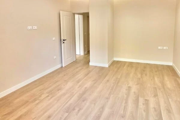 AMBIENT / APARTAMENT 2+1+2 + POST PARKIMI – PRANE RTSH / COIN, TIRANE