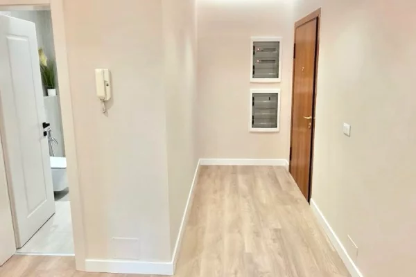 AMBIENT / APARTAMENT 2+1+2 + POST PARKIMI – PRANE RTSH / COIN, TIRANE