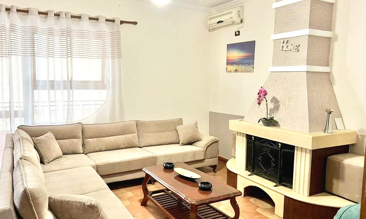 Shtepi me qera Apartament ne Tirane, 2+1, Mobilimi E mobiluar, Pagesa 700  Euro.