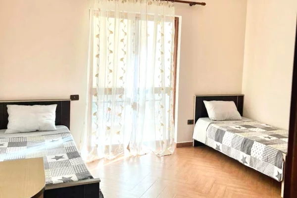 Shtepi me qera Apartament ne Tirane, 2+1, Mobilimi E mobiluar, Pagesa 700  Euro.