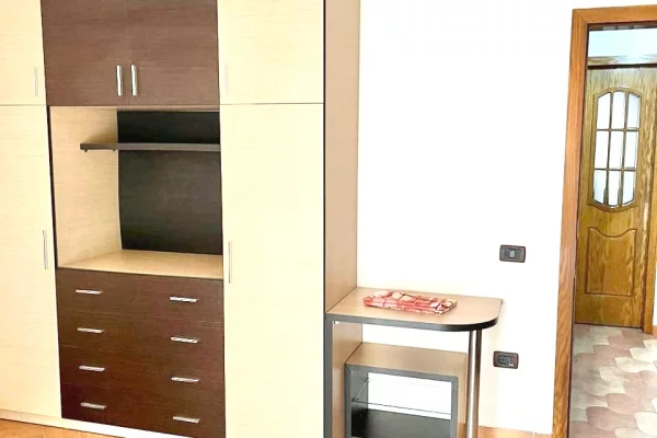 Shtepi me qera Apartament ne Tirane, 2+1, Mobilimi E mobiluar, Pagesa 700  Euro.