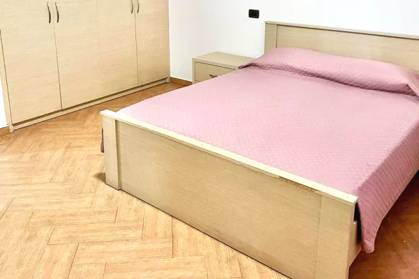 Shtepi me qera Apartament ne Tirane, 2+1, Mobilimi E mobiluar, Pagesa 700  Euro.