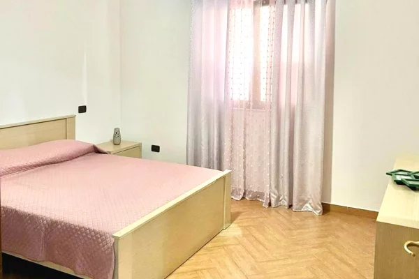 Shtepi me qera Apartament ne Tirane, 2+1, Mobilimi E mobiluar, Pagesa 700  Euro.