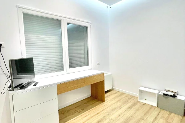 Shtepi me qera Apartament ne Tirane, 2+1, Mobilimi E mobiluar, Pagesa 1,200  Euro.