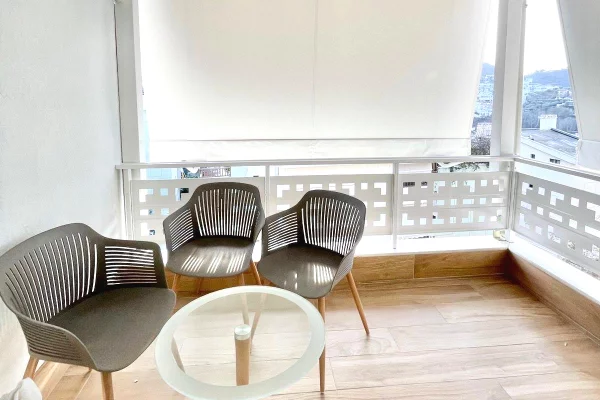 Shtepi me qera Apartament ne Tirane, 2+1, Mobilimi E mobiluar, Pagesa 1,200  Euro.