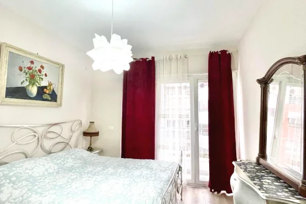 Shtepi me qera Apartament ne Tirane, 2+1, Mobilimi E mobiluar, Pagesa 800  Euro.