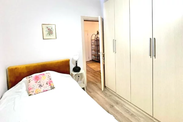 Shtepi me qera Apartament ne Tirane, 2+1, Mobilimi E mobiluar, Pagesa 800  Euro.