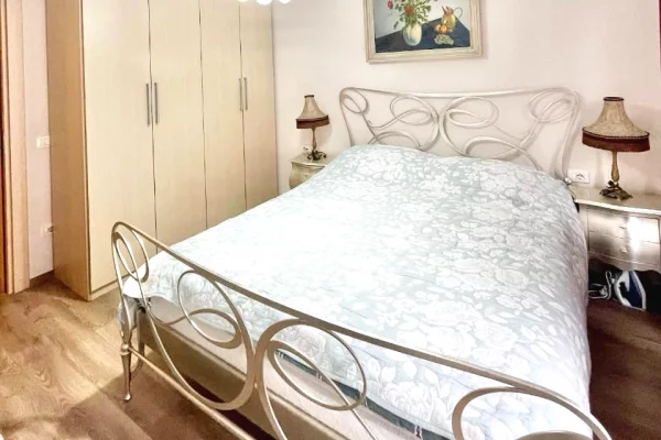 Shtepi me qera Apartament ne Tirane, 2+1, Mobilimi E mobiluar, Pagesa 800  Euro.