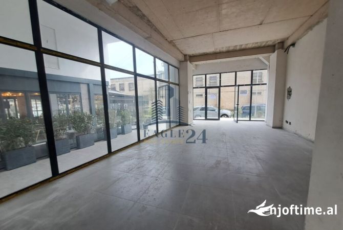 Ambiente Commerciale in Vendita 1+1 a Tirana - 152,000 Euro