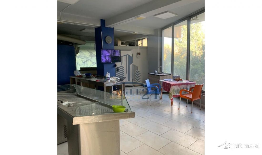 Dyqan me Siperfaqe 78m2 per Shitje – Rruga Kodra e Diellit, Kryqezimi Xhon Kenedi