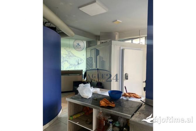 Dyqan me Siperfaqe 78m2 per Shitje – Rruga Kodra e Diellit, Kryqezimi Xhon Kenedi