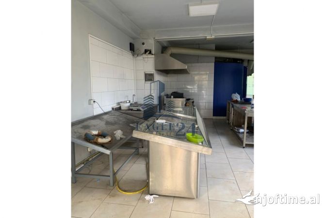 Dyqan me Siperfaqe 78m2 per Shitje – Rruga Kodra e Diellit, Kryqezimi Xhon Kenedi