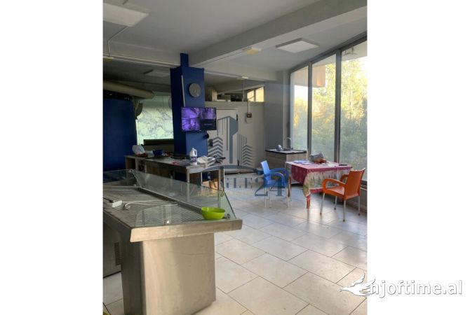 Dyqan me Siperfaqe 78m2 per Shitje – Rruga Kodra e Diellit, Kryqezimi Xhon Kenedi