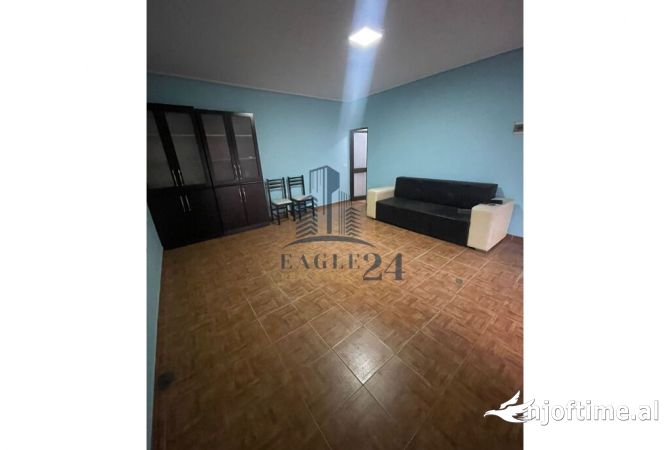 Dyqan per shitje ne Ish Fusha e Aviacionit, Tirane, 