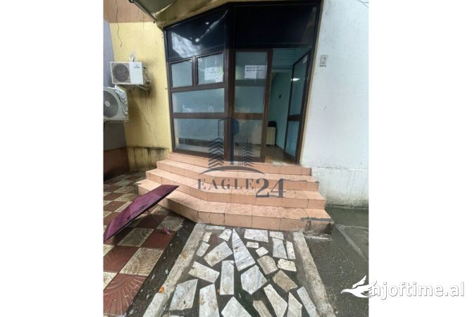 Dyqan per shitje ne Ish Fusha e Aviacionit, Tirane, 