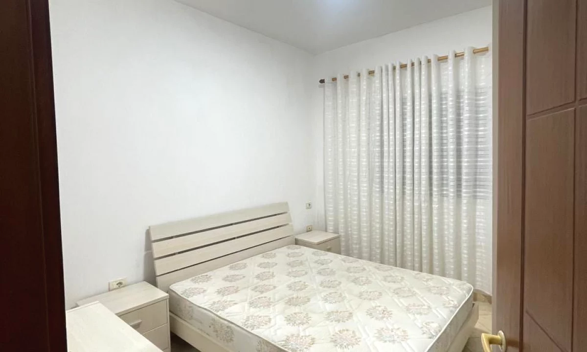 Shtepi me qera Apartament ne Tirane, 1+1, Mobilimi E mobiluar, Pagesa 37,000  Leke.