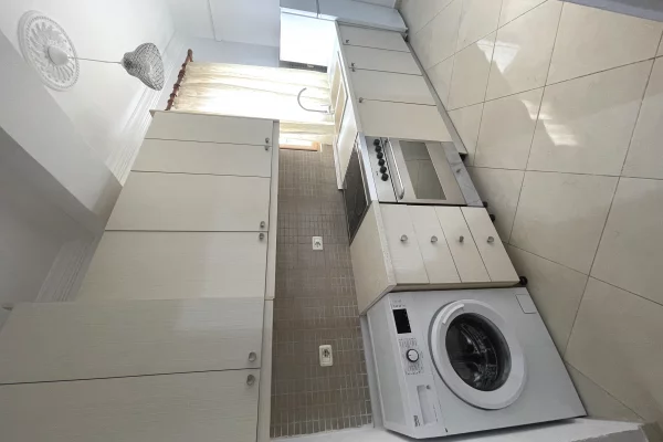 Shtepi me qera Apartament ne Tirane, 1+1, Mobilimi E mobiluar, Pagesa 40,000  Leke.