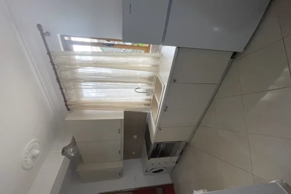 Shtepi me qera Apartament ne Tirane, 1+1, Mobilimi E mobiluar, Pagesa 40,000  Leke.