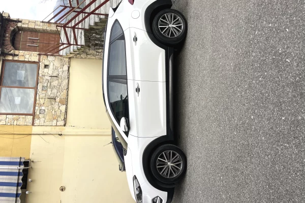 Makina ne shitje ne Tirane, Hyundai, 2016 Diesel,Kambio Automatik Pagesa 1,000,000  Leke.