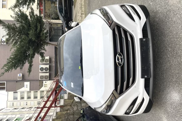 Makina ne shitje ne Tirane, Hyundai, 2016 Diesel,Kambio Automatik Pagesa 1,000,000  Leke.